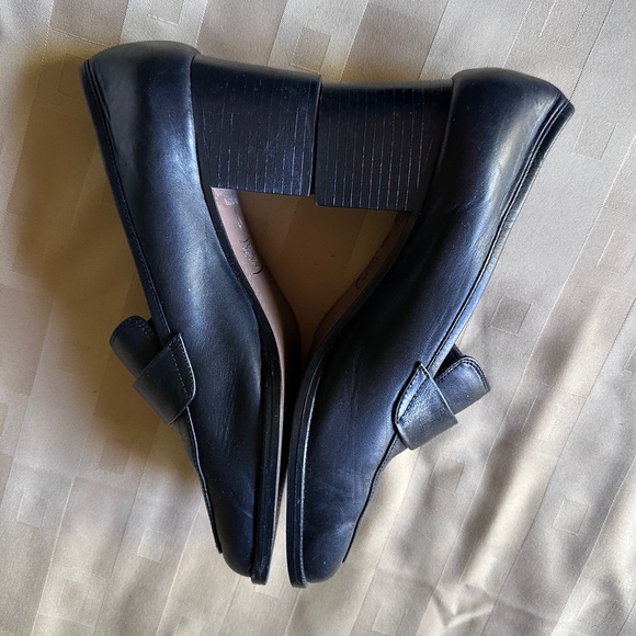 Classic Black Women's‎ Loafers - Picture 5 of 9